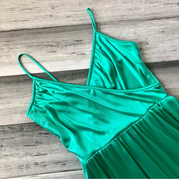 Vintage 70s House of Bianchi Kelly Green Surplice Bust Gown w/ Capelet Shawl - Picture 6 of 16